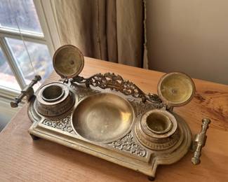 D44 - $25. Brass Double Inkwell.