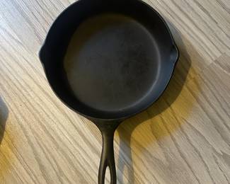 D153 - $20. Cast iron skillet, lodge #6.