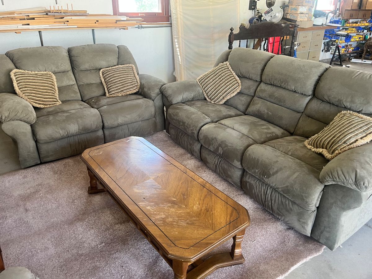 Like new reclining sofa and reclining loveseat