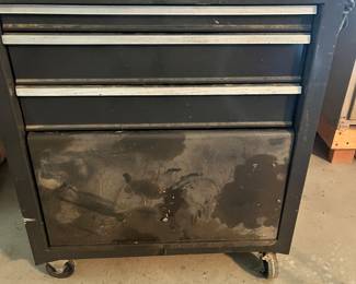 Bottom of craftsman toolbox