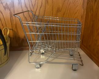 Doll size shopping cart