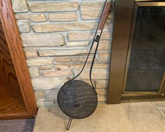 Popcorn popper for fireplace
