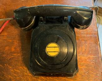 Vintage dials telephone extension