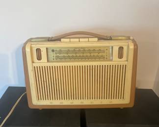 Vintage bake-lite radio