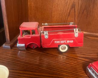 Vintage metal fire truck missing front tires