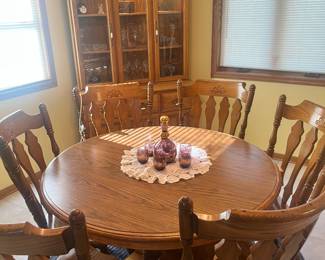 Cochrane from Lincolnton, NC dining room table with six chairs and four leaves. Matching China hutch.