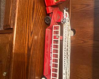 Vintage metal fire truck missing front tires