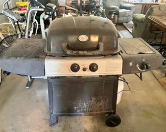 Propane grill with tank