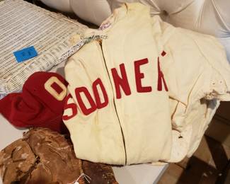 VINTAGE OKLAHOMA UNIVERSITY SOONERS BASEBALL UNIFORM