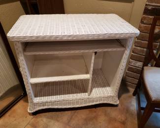 WICKER WORKSTATION ON WHEELS
