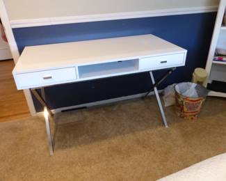 White/chrome leg desk