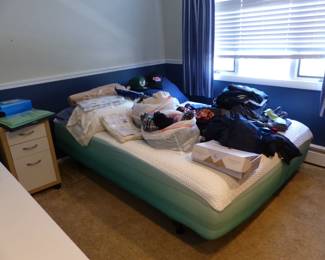 Bed, small 3 drawer chest