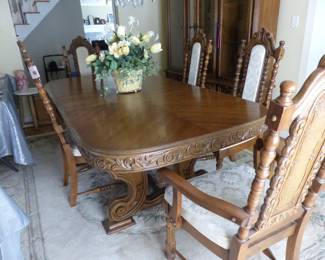 Traditional dining set with 6 chairs & matching breakfront