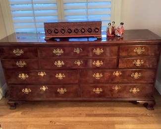 Henredon dresser