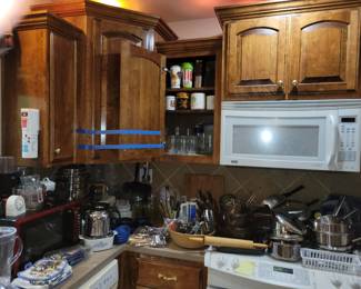 Full kitchen