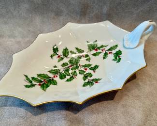 Lenox holly leaf shaped dish
