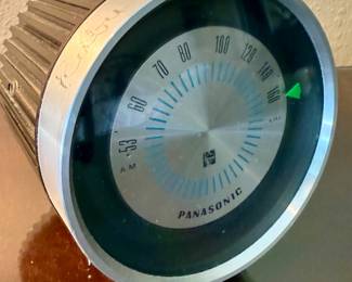 Vintage Panasonic R-12 "Spinet" AM transistor radio