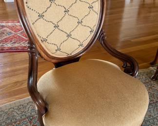 Victorian style parlor chair (1 of 2)