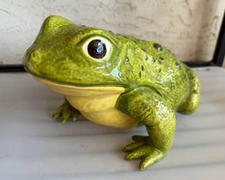 Garden Frog Decor