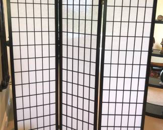 Black privacy screen