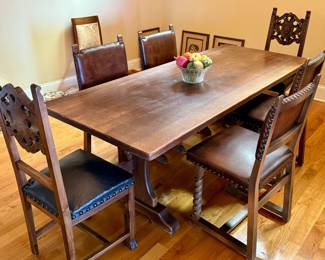 Vintage Italian walnut dining table with 6 chairs