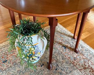 Drop leaf side table