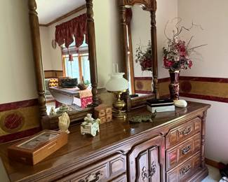 Dresser w/2 mirrors