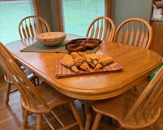 Dining table & 6 chairs