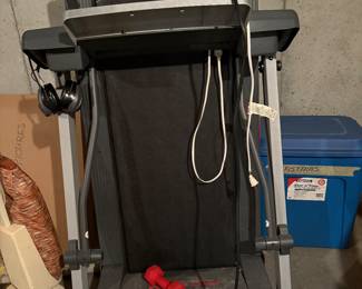 Folding treadmill