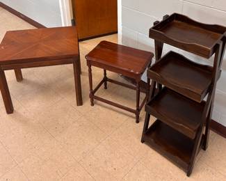 Cute little tables good shape file table new