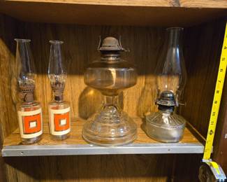 2 Vintage mini oil lamps (red/tan);
1 vintage oil lampPA Risdon MFG, eagle burner-no glass shade; 1 vintage oil lamp Farms #330 clear with shade.