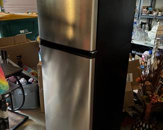 Fridge/Freezer 1 year old. $125