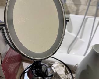 magnifying mirror