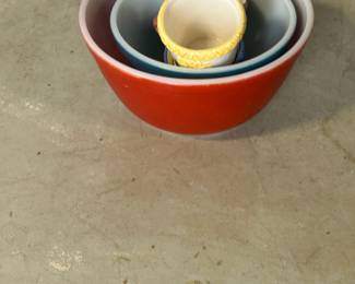 Pyrex bowls