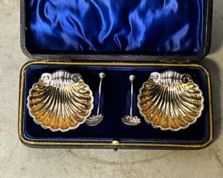 Silver shell shaped servingware
