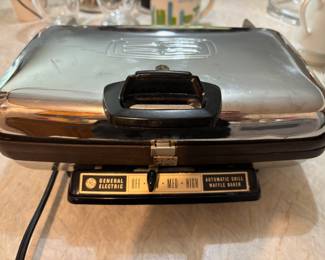 General Electric Stainless Steel Automatic Grill Waffle Baker