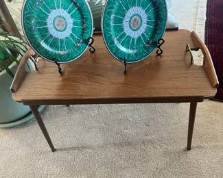 Pair of 1990 Reproduction of a 19th Century Chinese Export Porcelain Cabbage Leaf/Butterfly Plates, Folding Teak and Oak Serving Tray Table by Aase Dreieri Ganddal – Made in Norway