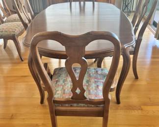 Georgian Style Dining Table with 6 Dining Chairs