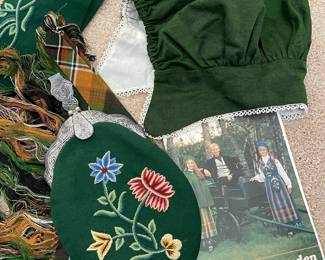 Traditional Nordlandsbunaden Set – Complete with Dress, Bonnet, Purse & Vest