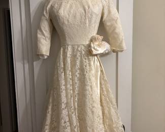 Gorgeous Vintage Wedding Dress!