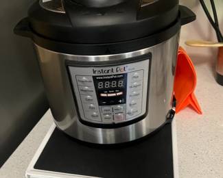 Insta Pot NEW with Instructions