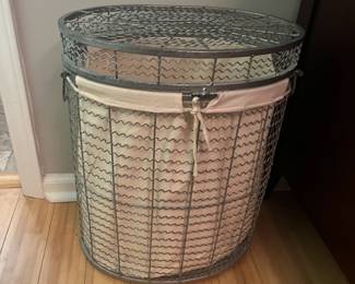 Wire lidded hamper