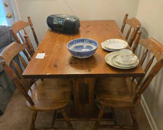 Table with 4 Chairs