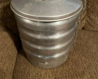 Vintage 1960 picnic container