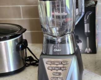 These kitchen appliances are like brand new.