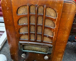 General Electric E-101 Tombstone Radio 1936 - $75