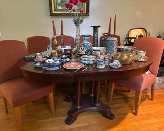 Ethan Allen Neoclassical Pedestal Table with extension leaf