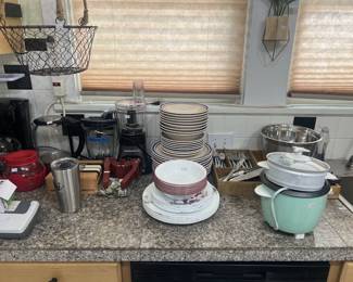 places silverware bowls rice cooker