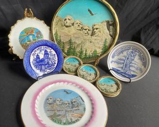 Souvenir Plates From Yellowstone Mount Rushmore Knotts Berry Farm And Heart Castle