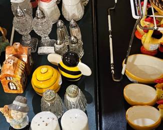 Salt/pepper shakers